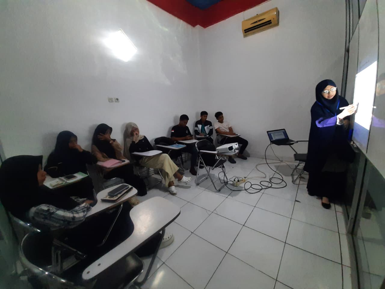 Suasana Kelas Persiapan UTBK